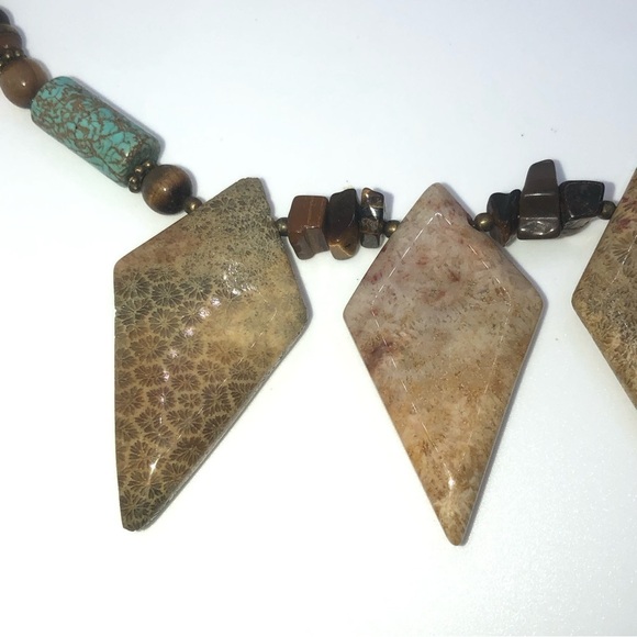 TURQUOISE Flower Stone Goldstone Beaded Necklace w Brass Toned Clasp 16” + 1.5” - Picture 4 of 9